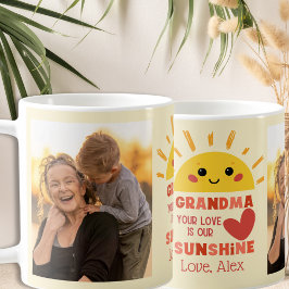 Schattige speelse gele liefde oma koffiemok