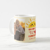 Schattige speelse gele liefde oma koffiemok (Voorkant links)