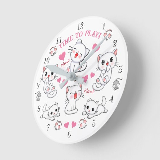 Schattige speelse witte katjes Tijd om rond te spe Ronde Klok (Hoek)