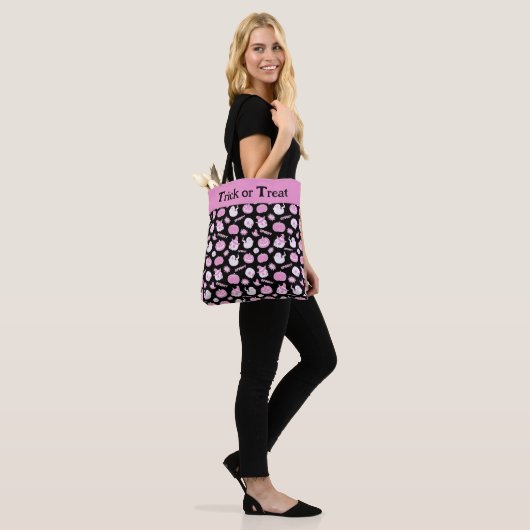 Schattige Spooky Zwart en Roze Halloween Pattern Tote Bag (Op model)