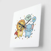 Schattige superheld leeuw en olifant vrienden cart vierkante klok (Hoek)