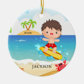 Schattige Surfer Jongen Persoonlijke Kerstmis Keramisch Ornament (Voorkant)