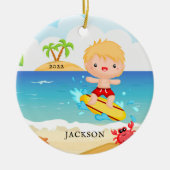 Schattige Surfer Jongen Persoonlijke Kerstmis Keramisch Ornament (Voorkant)