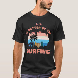 Schattige T-shirt met surfdesign