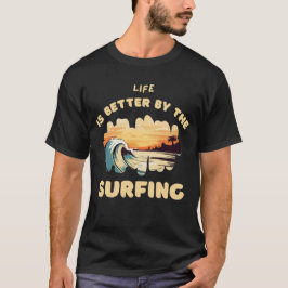 Schattige T-shirt met surfdesign