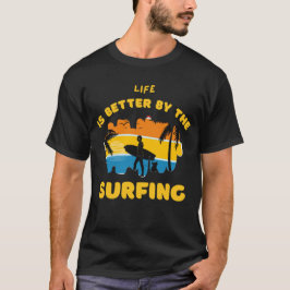 Schattige T-shirt met surfdesign