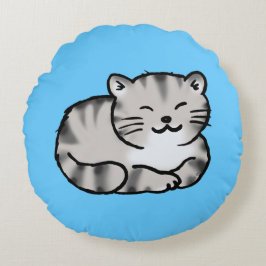 schattige taartje met grijze tijgerkat rond kussen