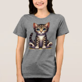 Schattige Tabby Kitten met blauwe ogen Tri-Blend Shirt (Voorkant)