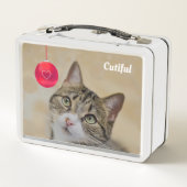 Schattige tabby poes kat & rode bal (Achterkant)