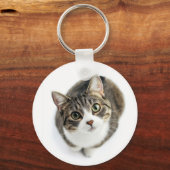 Schattige tabbykat met heldere ogen sleutelhanger (Achterkant)