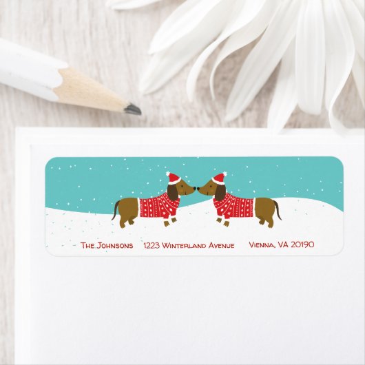 Schattige teckel in het sneeuwkerstretourlabel etiket (Insitu)