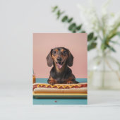 Schattige teckel met hotdog briefkaart (Staand voorkant)