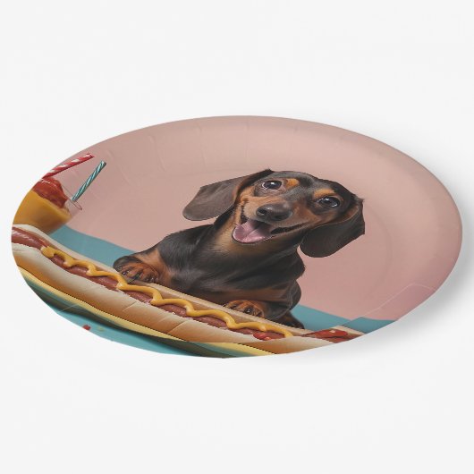 Schattige teckel met hotdog papieren bordje (Gekanteld)