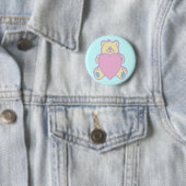 Schattige teddybeer-liefdeshart ronde button 5,7 cm (In situ)