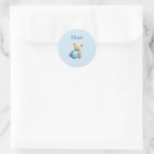 Schattige teddybeer met blauwe bal ronde sticker (Tas)