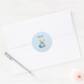 Schattige teddybeer met blauwe bal ronde sticker (Envelop)
