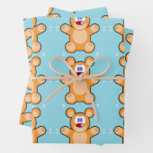 schattige teddybeer op blauw inpakpapier vel (In situ)