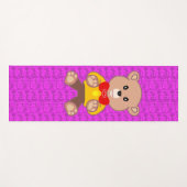 Schattige teddybeer op roze geometrisch yogamat (Voorkant (horizontaal))