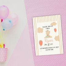 Schattige teddybeer zittend op wolk