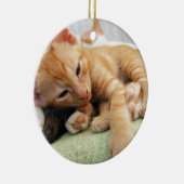 Schattige Tijgerstreep Kittens Keramisch Ornament (Rechts)