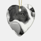 schattige trieste roofhond zwart wit met bal keramisch ornament (Links)
