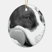 schattige trieste roofhond zwart wit met bal keramisch ornament (Links)
