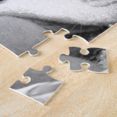 schattige trieste roofhond zwart wit met bal legpuzzel (Zijkant)