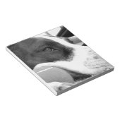 schattige trieste roofhond zwart wit met bal notitieblok (Schuin)