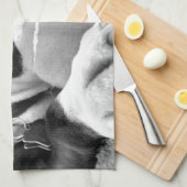 schattige trieste roofhond zwart wit met bal theedoek (Quarter Fold)