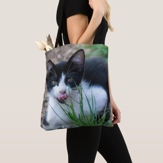 schattige tuxedo kitten tote bag (Dichtbij)