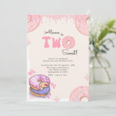 Schattige Twee Zoete Roze Donut Meisje 2e Verjaard Kaart (Staand voorkant)