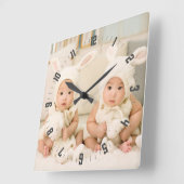 Schattige tweelingen Fotozure Vierkante Klok (Hoek)