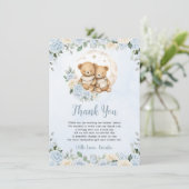 Schattige Twins Teddy Bears Blue Floral Boy Baby s Bedankkaart (Staand voorkant)
