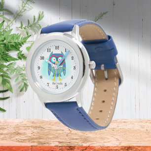 schattige uilliefhebbers voegen naam toe horloge