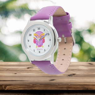 schattige uilliefhebbers voegen naam toe horloge