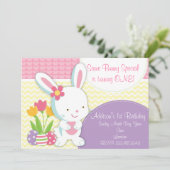 Schattige uitnodiging tot geboorte bij paasmakerij (Staand voorkant)