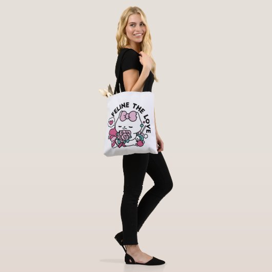 Schattige Valentijns Cat Design – Feline the Love Tote Bag (Op model)