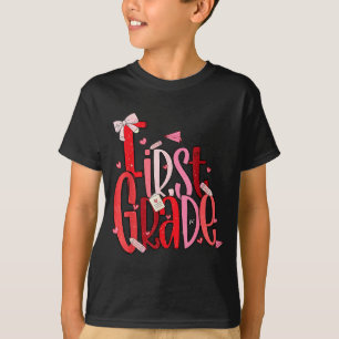 Schattige Valentijnsdag voor kinderen in de eerste T-shirt