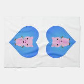 Schattige Varken met een Blauw Hart in Achtergrond Theedoek (Horizontaal)