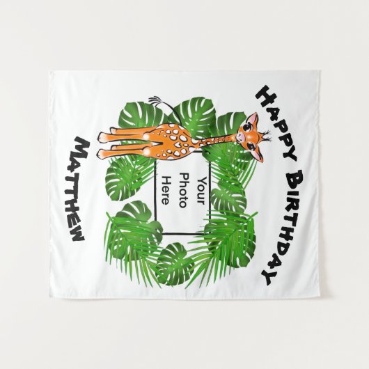 Schattige verjaardag savanne-giraf | tropisch reg wandkleed (Voorkant (horizontaal))