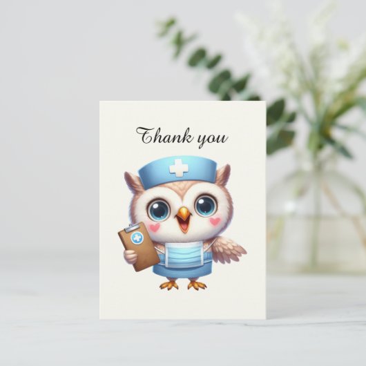 Schattige verpleegster dank je uil briefkaart (Staand voorkant)