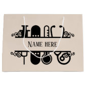 schattige verpleegster voegt naam toe groot cadeauzakje (Voorkant)