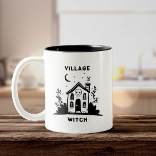 Schattige Village Witch Whimsical Witch House Tweekleurige Koffiemok