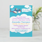 Schattige Vliegtuig Jongen Baby shower Uitnodiging (Staand voorkant)