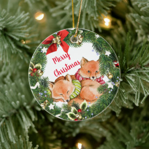 Schattige vossen met kerstkrans rond keramisch ornament