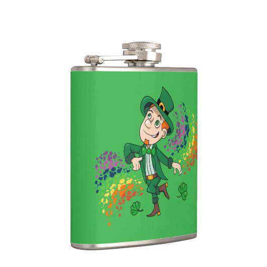 Schattige vrolijk lachende dansende kabouter, een heupfles (Rechts)