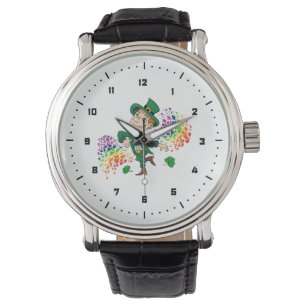 Schattige vrolijk lachende dansende kabouter, een  horloge