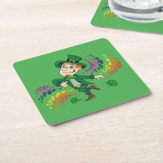 Schattige vrolijk lachende dansende kabouter, een  kartonnen onderzetters (Schuin)