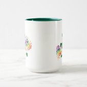 Schattige vrolijk lachende dansende kabouter, een mok (Midden)