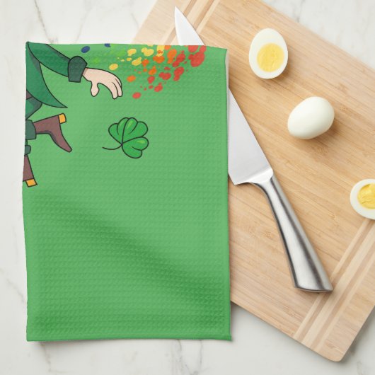 Schattige vrolijk lachende dansende kabouter, een  theedoek (Quarter Fold)